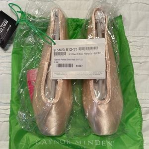 Size 9.5 M, Gaynor Minden Ballet Pointe Shoes. New with all original packaging.